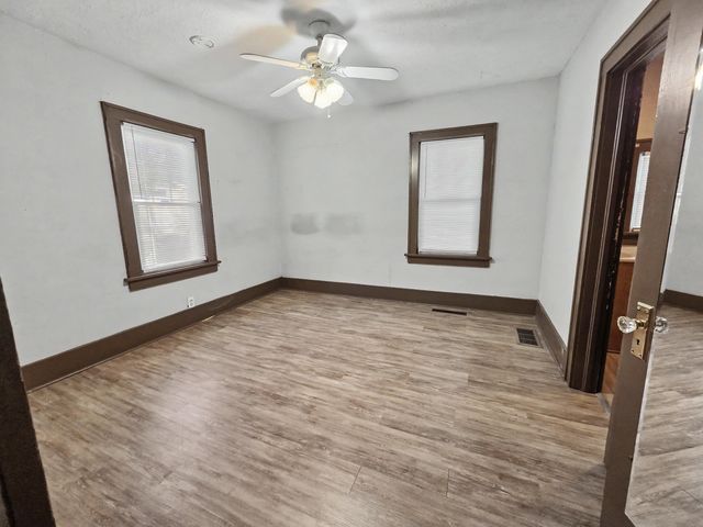 2223 W Elm Street, Springfield, MO 65806