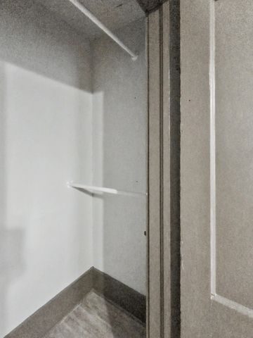 2223 W Elm Street, Springfield, MO 65806