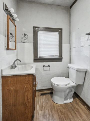 2223 W Elm Street, Springfield, MO 65806