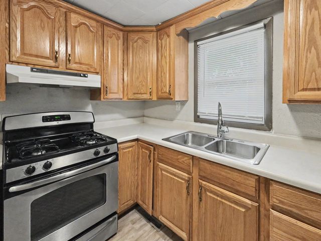 2223 W Elm Street, Springfield, MO 65806