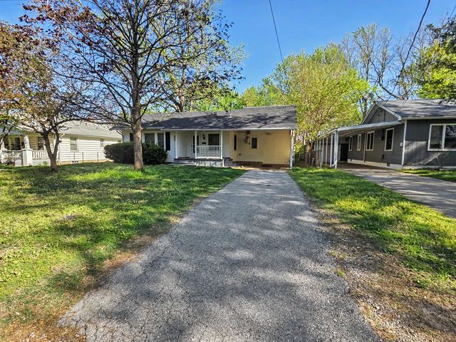 2223 W Elm Street, Springfield, MO 65806
