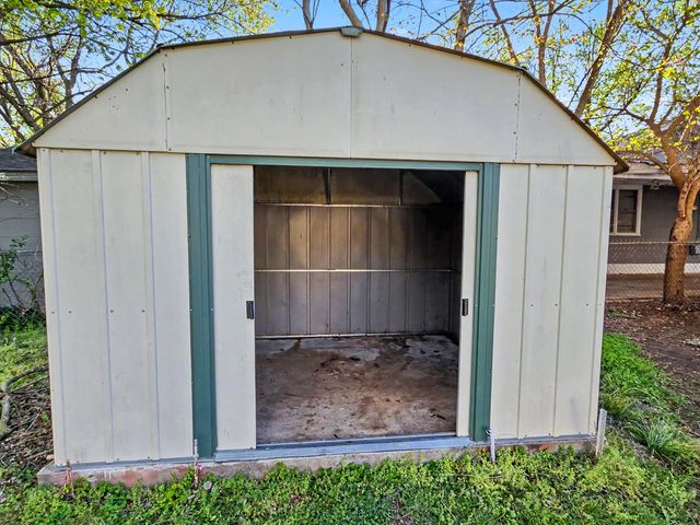 2223 W Elm Street, Springfield, MO 65806