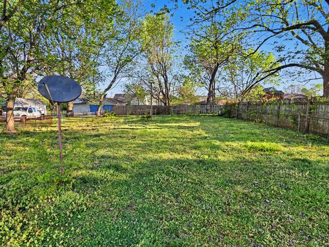 2223 W Elm Street, Springfield, MO 65806