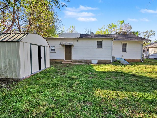 2223 W Elm Street, Springfield, MO 65806