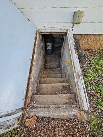 2223 W Elm Street, Springfield, MO 65806