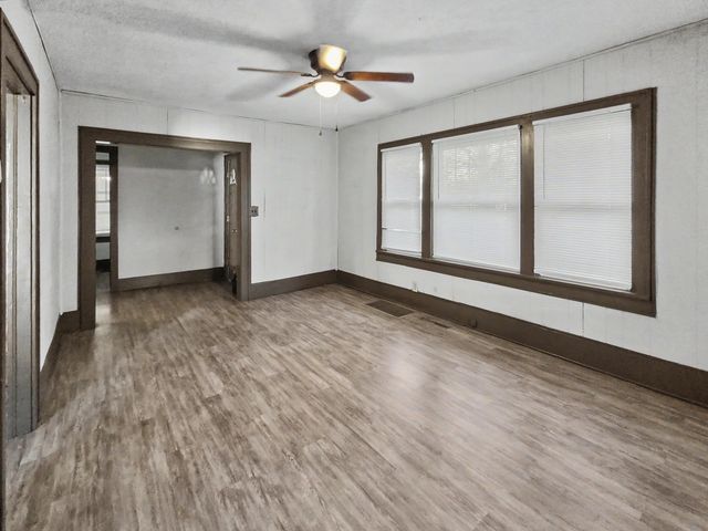 2223 W Elm Street, Springfield, MO 65806