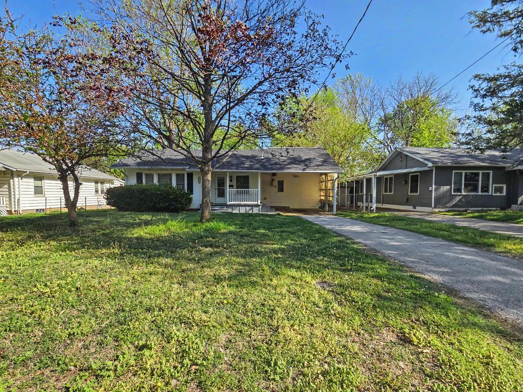 2223 W Elm Street, Springfield, MO 65806