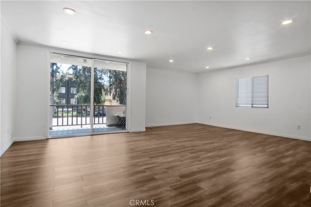 12955 Riverside Drive 102, Sherman Oaks, CA 91423