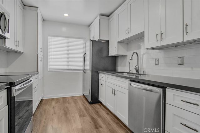 12955 Riverside Drive 102, Sherman Oaks, CA 91423