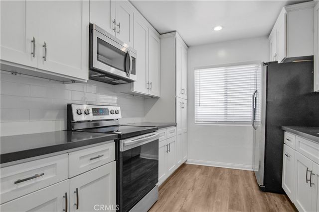 12955 Riverside Drive 102, Sherman Oaks, CA 91423