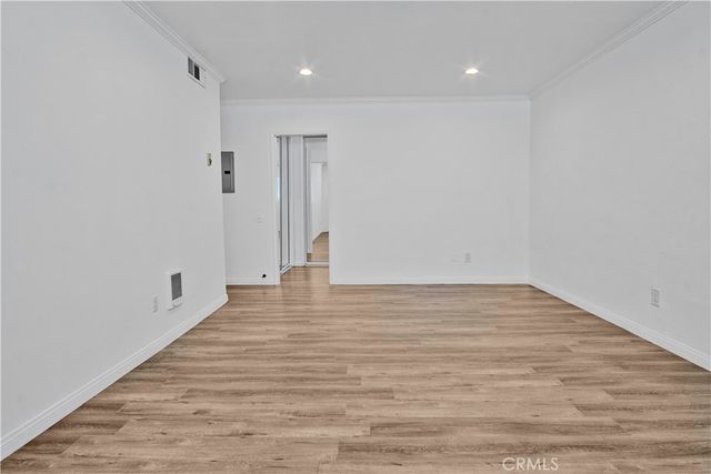 12955 Riverside Drive 102, Sherman Oaks, CA 91423