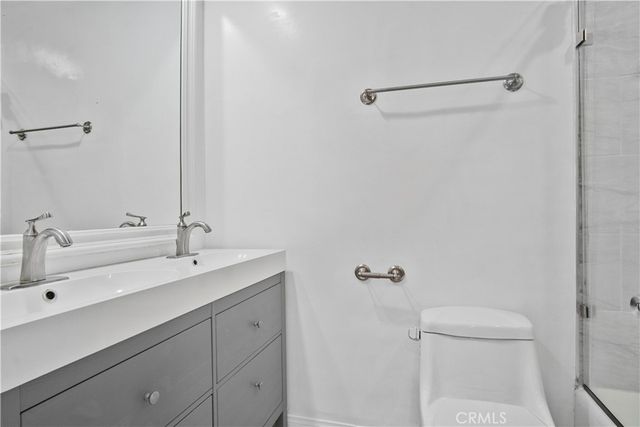 12955 Riverside Drive 102, Sherman Oaks, CA 91423