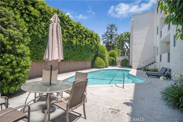 12955 Riverside Drive 102, Sherman Oaks, CA 91423