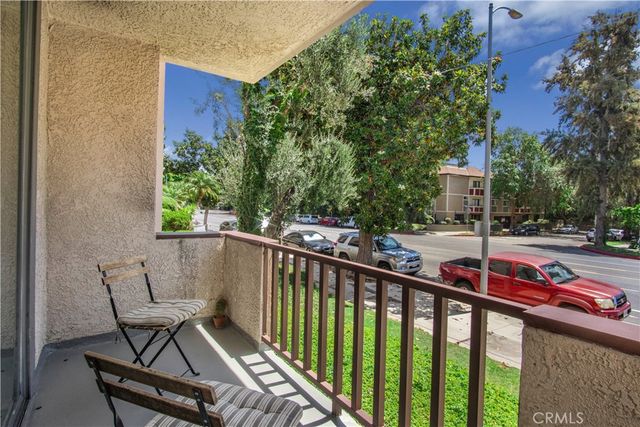 12955 Riverside Drive 102, Sherman Oaks, CA 91423