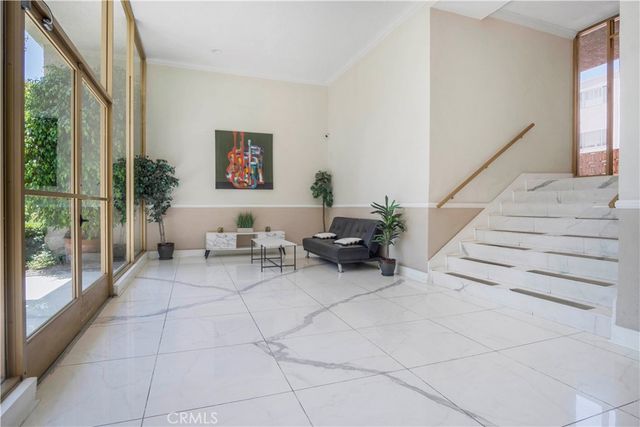 12955 Riverside Drive 102, Sherman Oaks, CA 91423