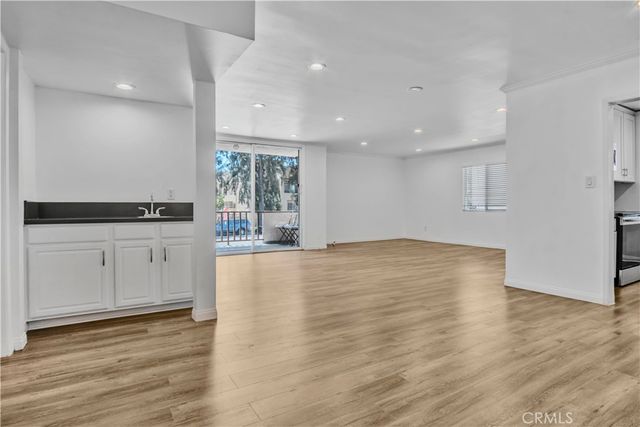 12955 Riverside Drive 102, Sherman Oaks, CA 91423