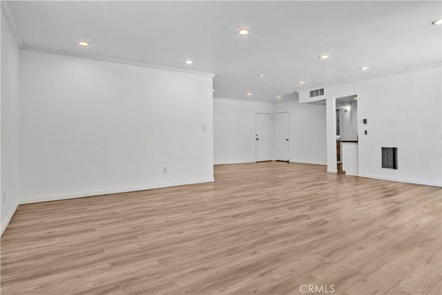 12955 Riverside Drive 102, Sherman Oaks, CA 91423