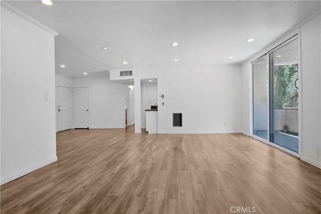 12955 Riverside Drive 102, Sherman Oaks, CA 91423