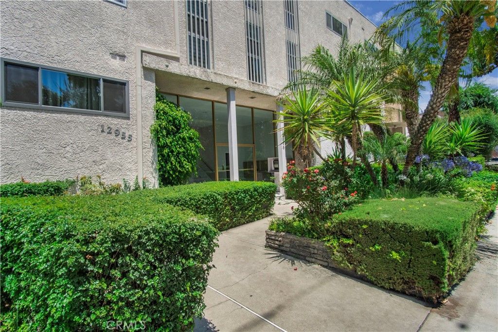 12955 Riverside Drive 102, Sherman Oaks, CA 91423