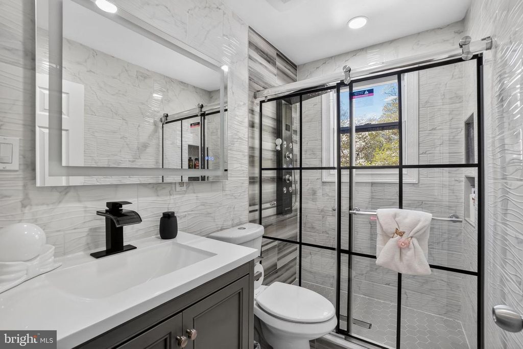 Image 21 of property listing at 5506 WINSTON ST, Temple Hills, MD 20748