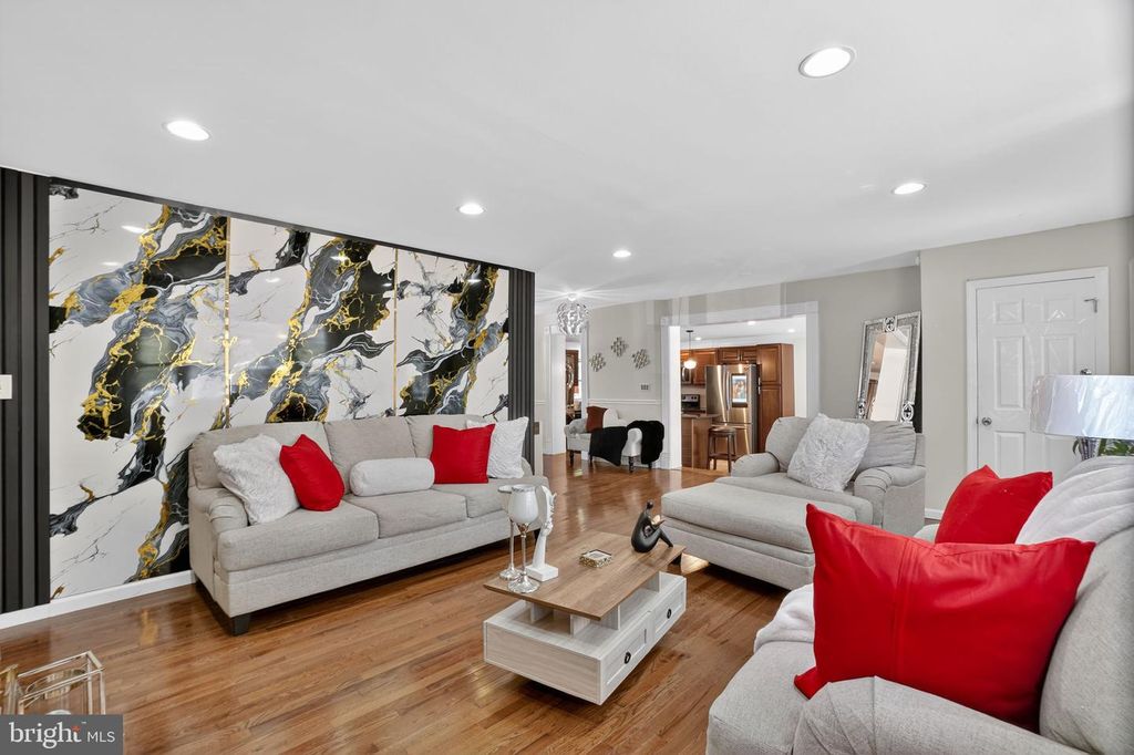 Image 3 of property listing at 5506 WINSTON ST, Temple Hills, MD 20748