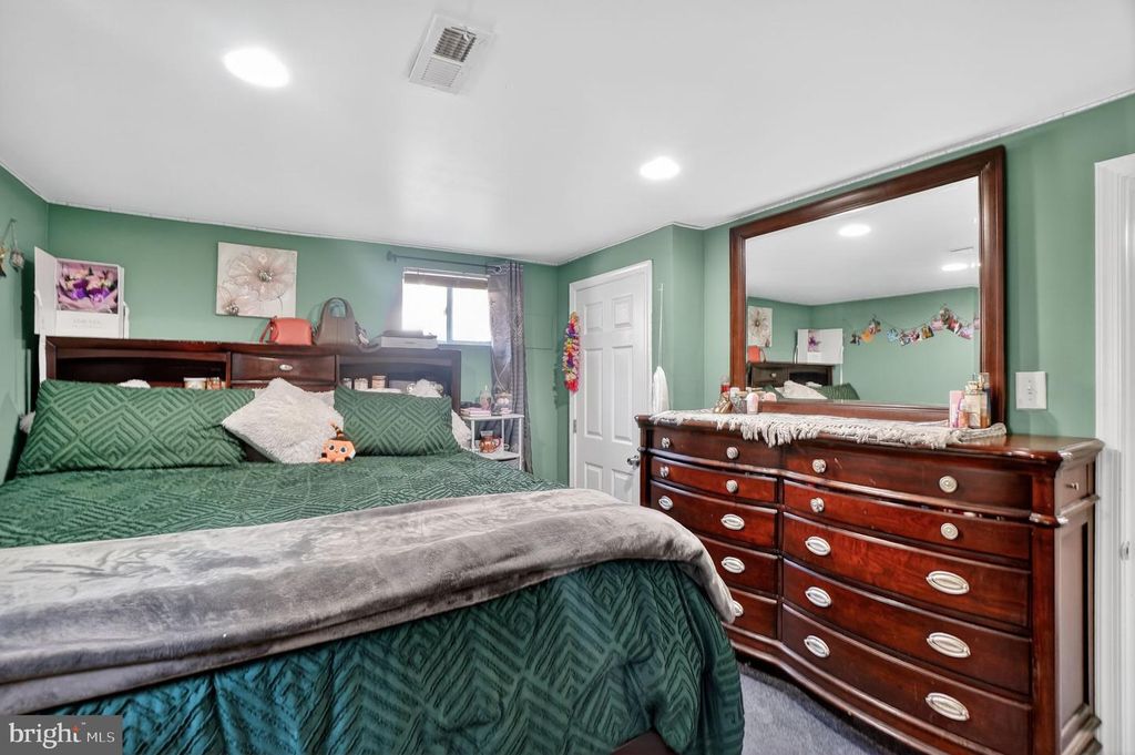 Image 31 of property listing at 5506 WINSTON ST, Temple Hills, MD 20748