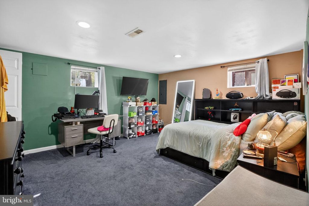 Image 33 of property listing at 5506 WINSTON ST, Temple Hills, MD 20748