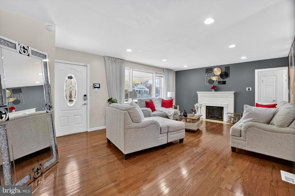 Image 4 of property listing at 5506 WINSTON ST, Temple Hills, MD 20748