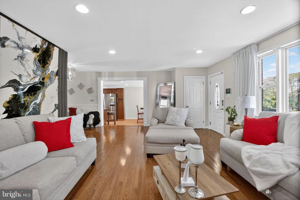 Image 5 of property listing at 5506 WINSTON ST, Temple Hills, MD 20748