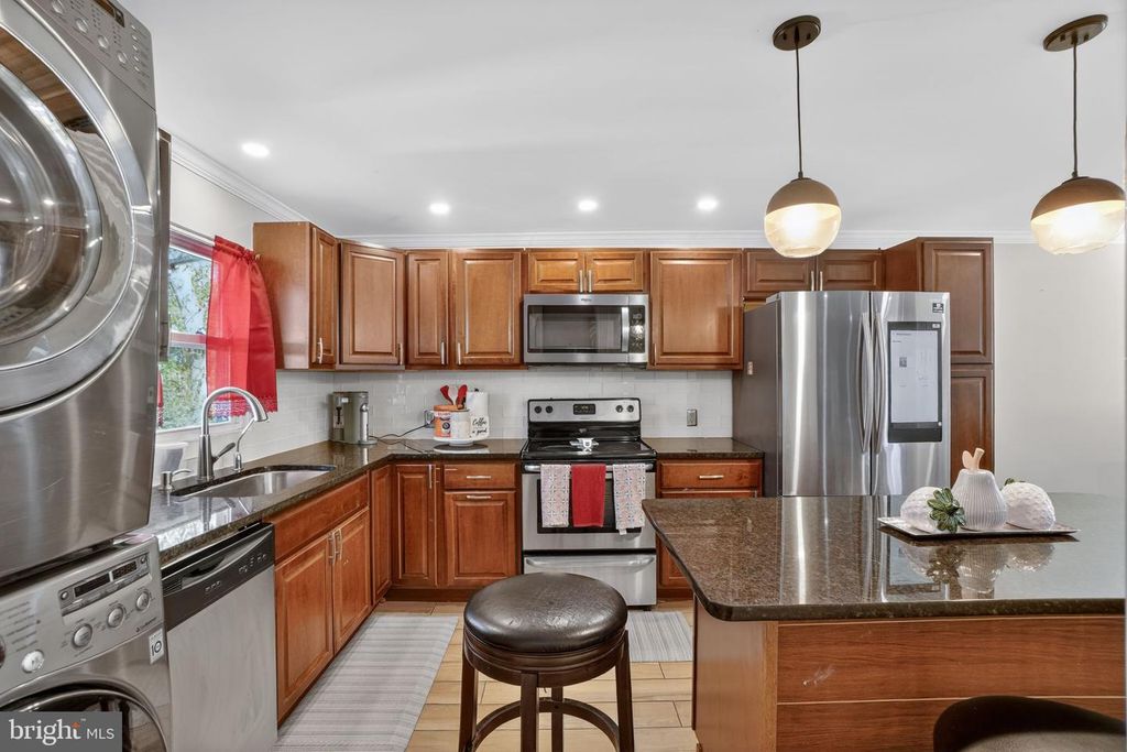 Image 9 of property listing at 5506 WINSTON ST, Temple Hills, MD 20748