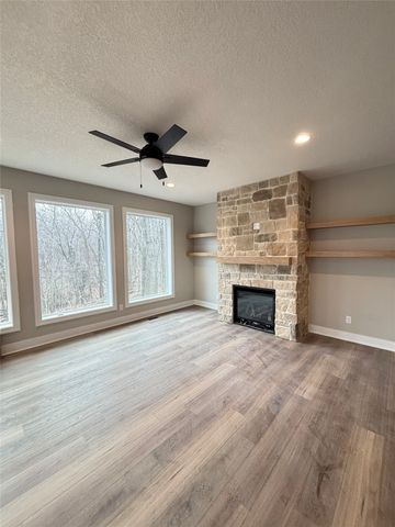 5633 Walnut Ridge Drive, Des Moines, IA 50317