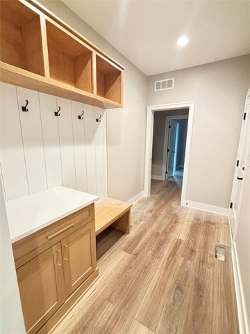 5633 Walnut Ridge Drive, Des Moines, IA 50317