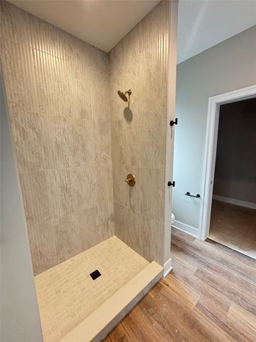 5633 Walnut Ridge Drive, Des Moines, IA 50317