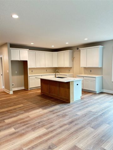 5633 Walnut Ridge Drive, Des Moines, IA 50317