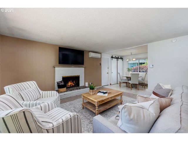 11725 Sw BLAKENEY St, Beaverton, OR 97008