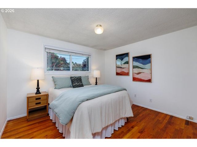 11725 Sw BLAKENEY St, Beaverton, OR 97008