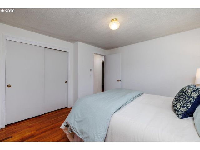 11725 Sw BLAKENEY St, Beaverton, OR 97008
