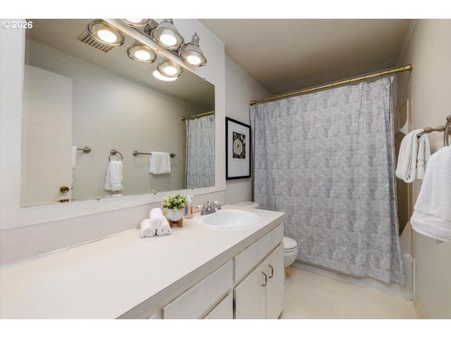 11725 Sw BLAKENEY St, Beaverton, OR 97008