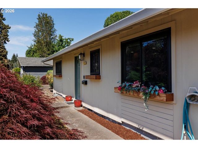 11725 Sw BLAKENEY St, Beaverton, OR 97008