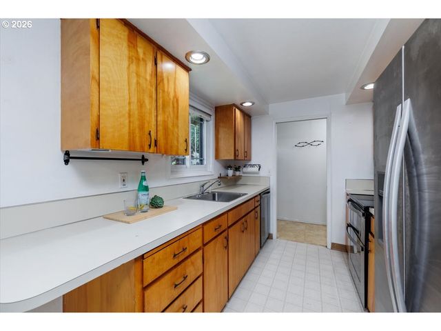 11725 Sw BLAKENEY St, Beaverton, OR 97008