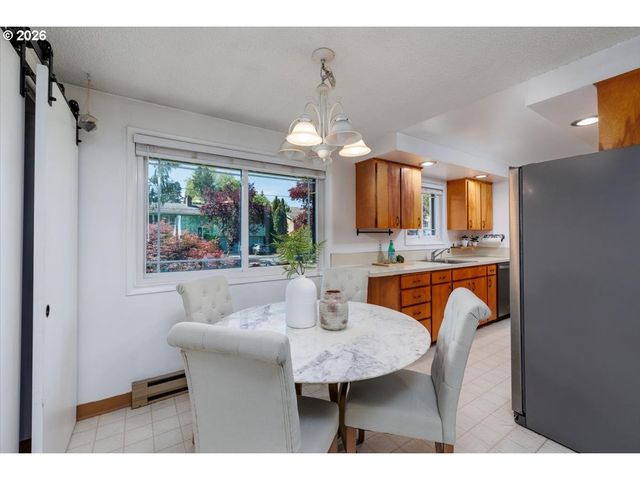 11725 Sw BLAKENEY St, Beaverton, OR 97008