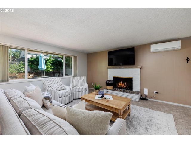 11725 Sw BLAKENEY St, Beaverton, OR 97008