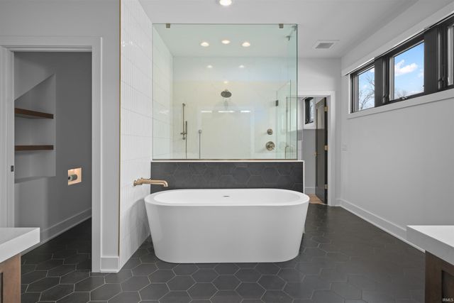 120 Anmer Hall, Fort Wayne, IN 46845