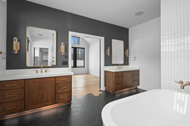 120 Anmer Hall, Fort Wayne, IN 46845