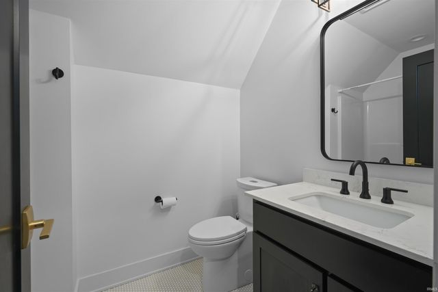 120 Anmer Hall, Fort Wayne, IN 46845