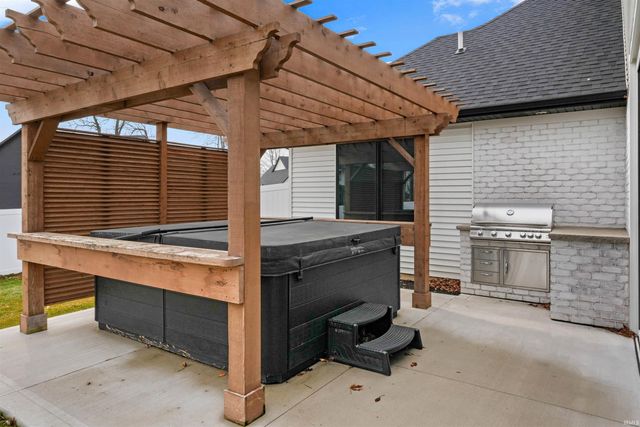 120 Anmer Hall, Fort Wayne, IN 46845