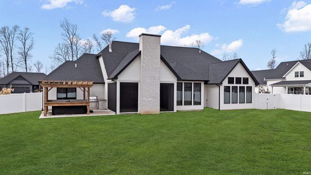 120 Anmer Hall, Fort Wayne, IN 46845