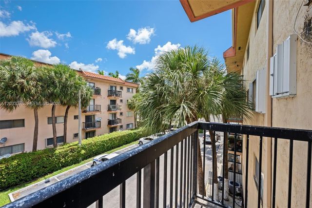 5490 W 21st Court 310, Hialeah, FL 33016