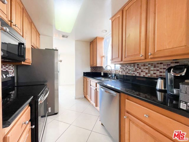 100 S Doheny Drive 920, Los Angeles, CA 90048