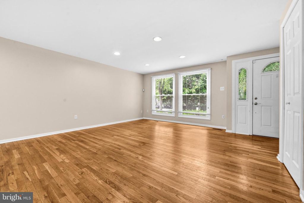 Image 10 of property listing at 9449 FAREWELL RD, Columbia, MD 21045